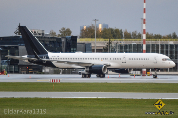 Boeing 757-256